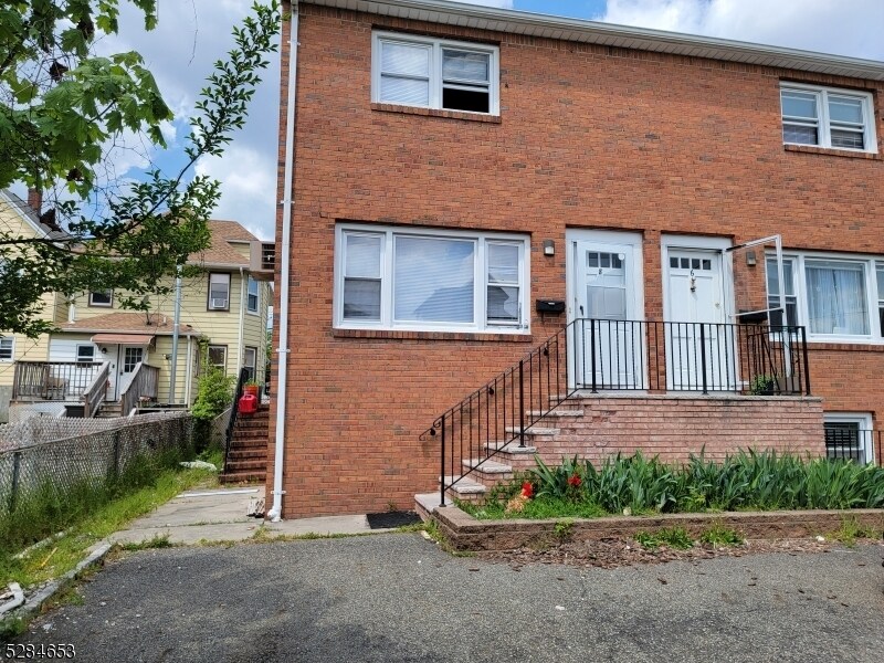 Primary Photo - 555 Clifton Ave