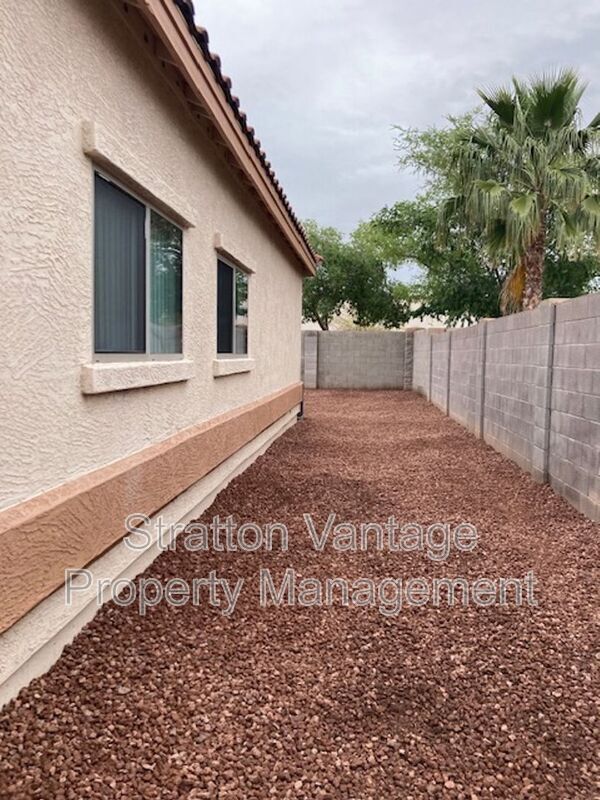 Building Photo - 1017 S Clancy Cir
