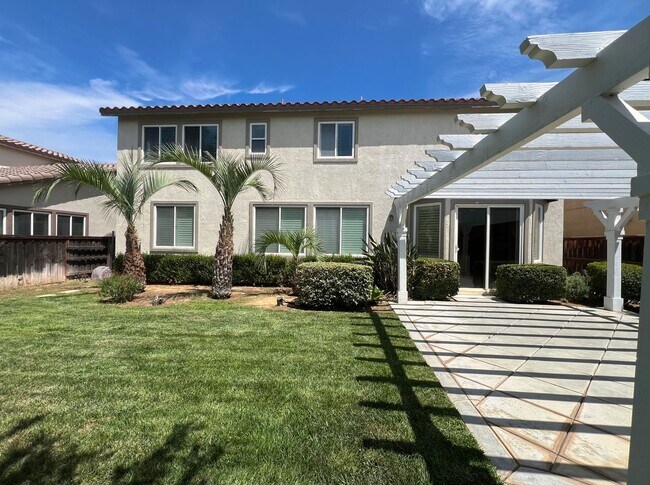 Building Photo - Spacious 4 bedroom 3 bath home in Tourname...