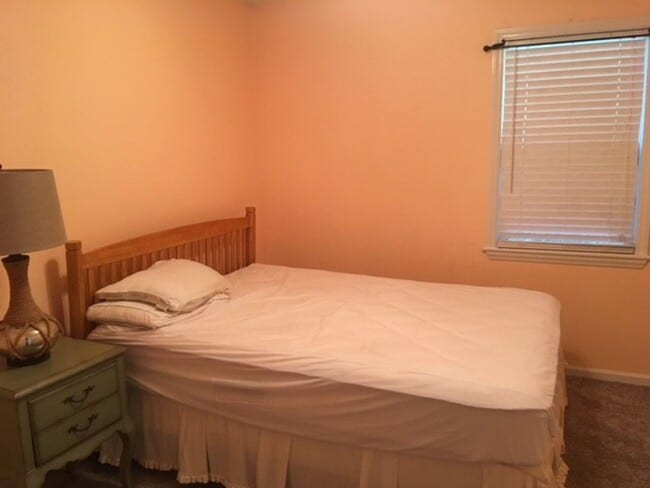 Foto del edificio - 422 Holly St