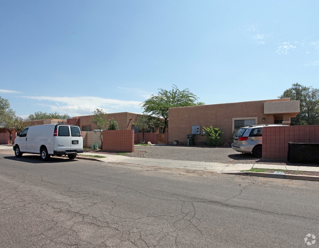 Foto del edificio - 3300-3302 N Los Altos Ave