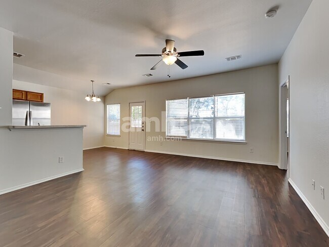 Building Photo - 916 Dixon Ln