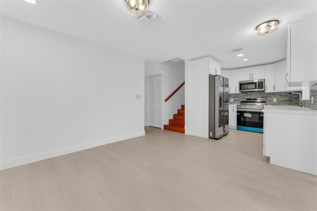 Foto del edificio - 9745 NW 37th St