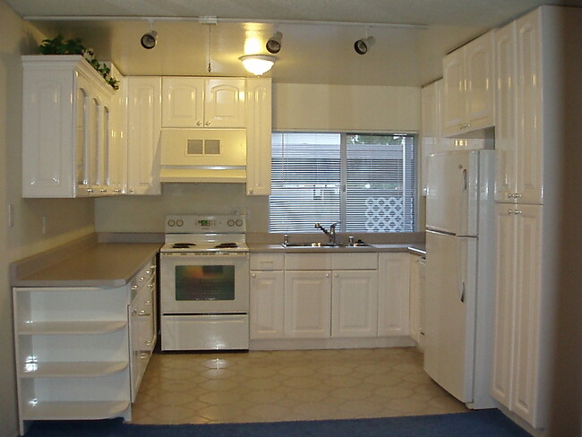 Remodeled kitchen - 9502 Easter Way