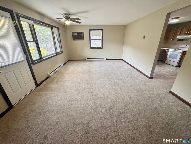 Foto del edificio - 302 Boston Post Rd