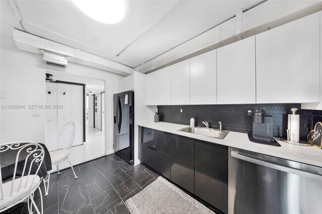 Foto del edificio - 800 Parkview Dr