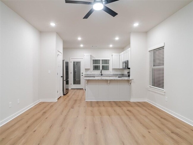 Building Photo - 511 Cosmos St