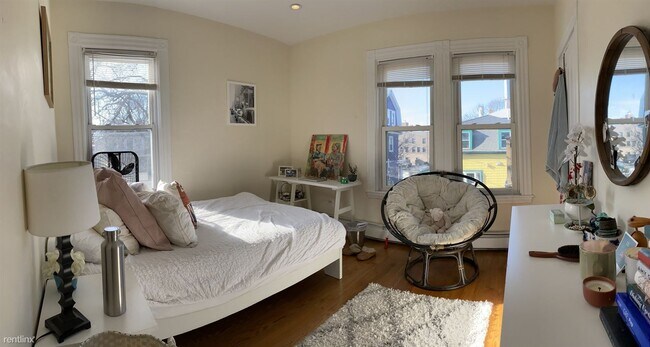 Building Photo - 3 br, 1.5 bath  - 322 Western Ave # U2
