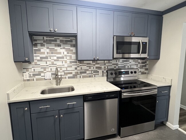 Building Photo - 3350 Altamont Rd