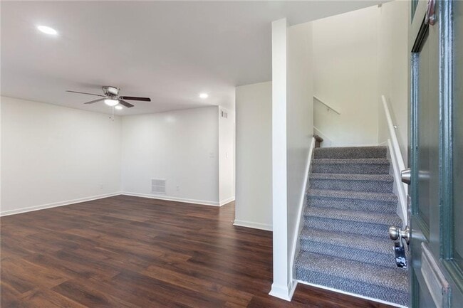 Building Photo - 330 Winding River Dr