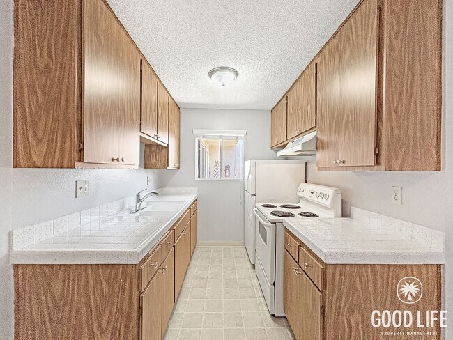 Foto del edificio - Comfortable 1BD/1BA Upper-Level Condo in North Park with Reserved Parking & On-Site Laundry