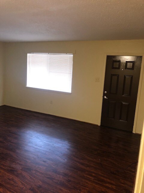 Primary Photo - 2332 Vance Ave