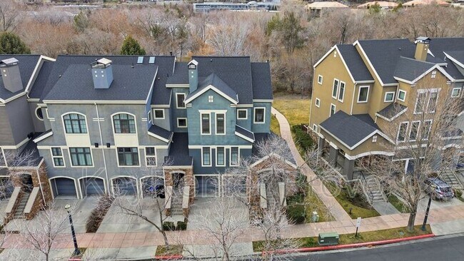 Foto del edificio - 5069 N River Park Way