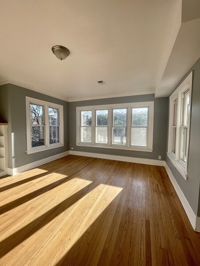 Foto del edificio - 6843 S Ridgeland Ave