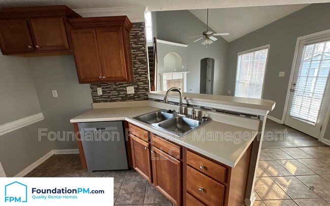 Building Photo - 4087 Sidlehill Dr