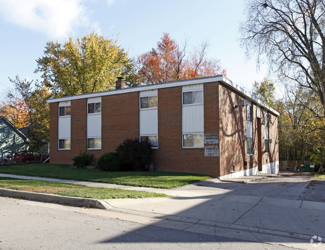 Primary Photo - Normal Manor Apartments
