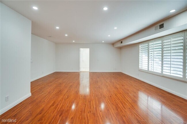 Building Photo - 3 br, 1.5 bath House - 602 Sinclair Ave