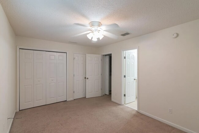 Foto del edificio - 3 Bed x 3 Bath with Garage!!!!