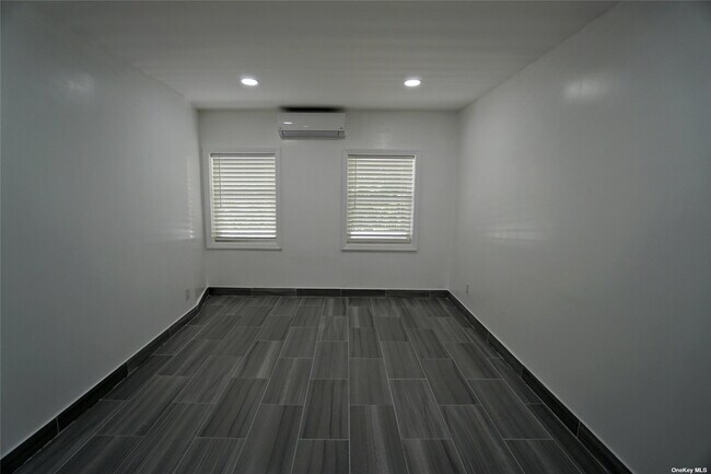 Foto del edificio - 116-07 Metropolitan Ave