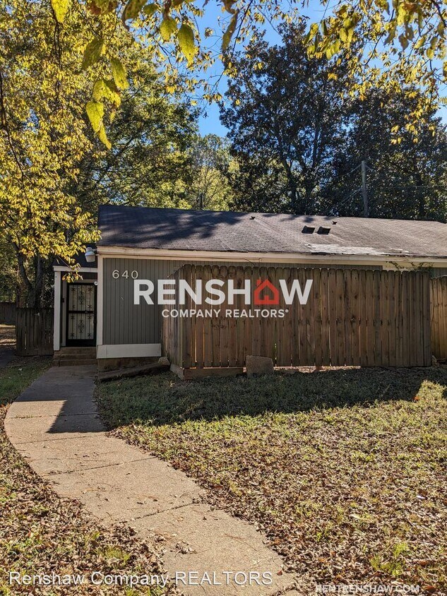 Primary Photo - 2 br, 1 bath House - 640 Safari Dr