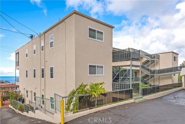 Building Photo - 240 Moss St