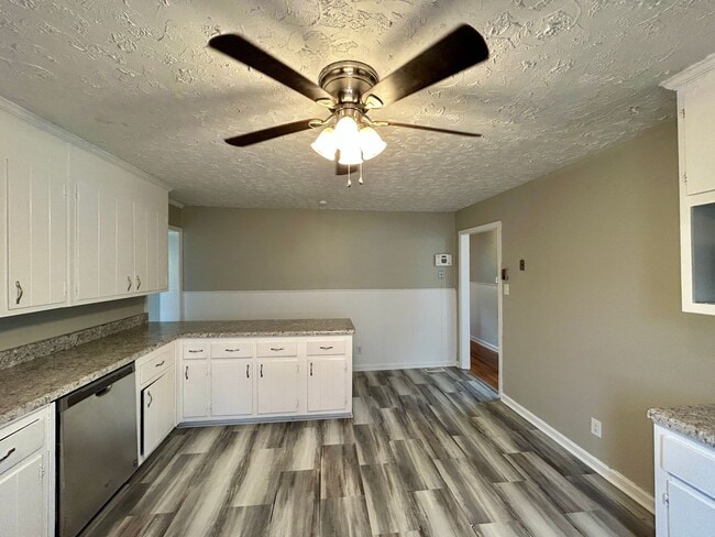 Building Photo - Charming 3 bedroom home near Virginia Stat...