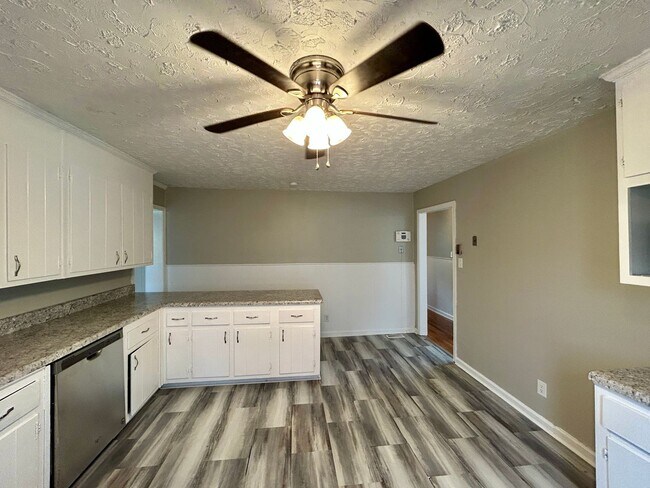 Foto del edificio - Charming 3 bedroom home near Virginia Stat...