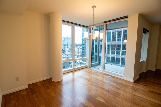 Building Photo - 1bd/1.5ba Bellevue Condo