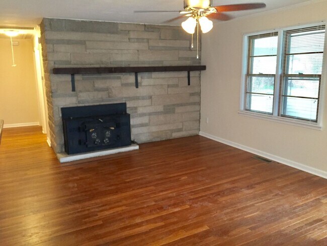 Foto del edificio - 141 N Overhill Dr