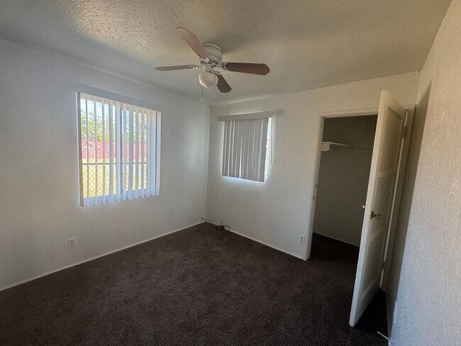 Foto del edificio - 4006 Mennes Ave