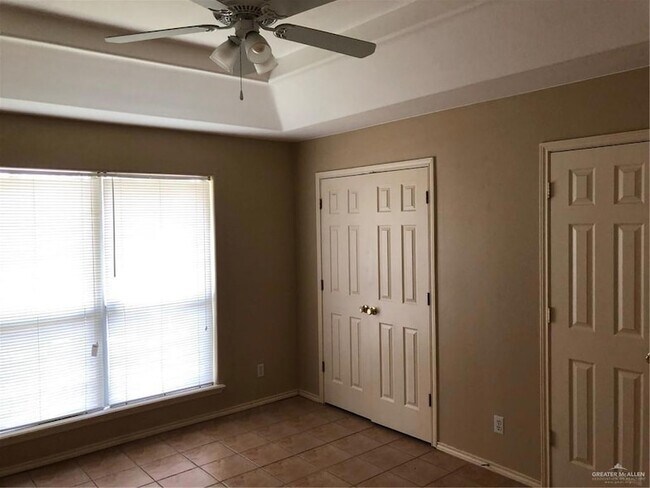 Building Photo - 623 S Dfw Dr