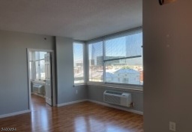 Foto del edificio - 100 Old Palisade Rd