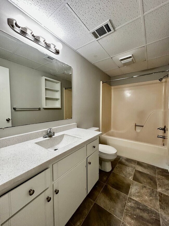 Building Photo - 42 Stoneybrook