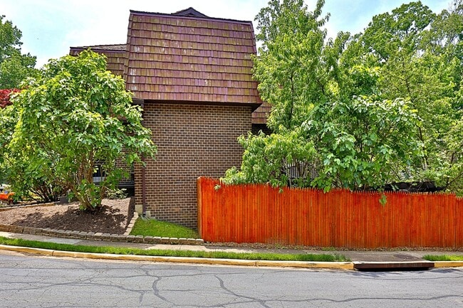 Photo - 4912 Herkimer St Townhome