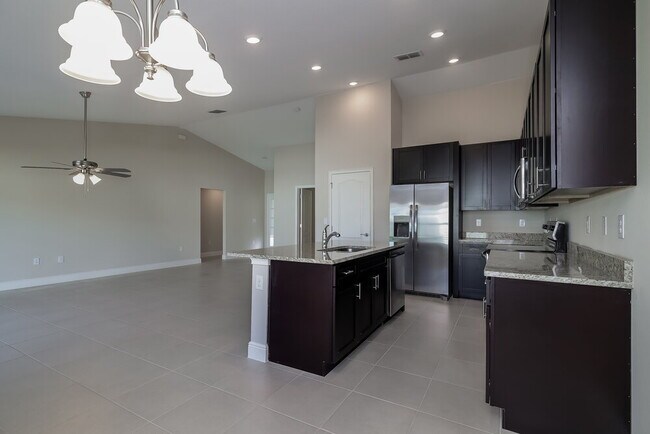 Foto del edificio - 418 Bloomfield Dr
