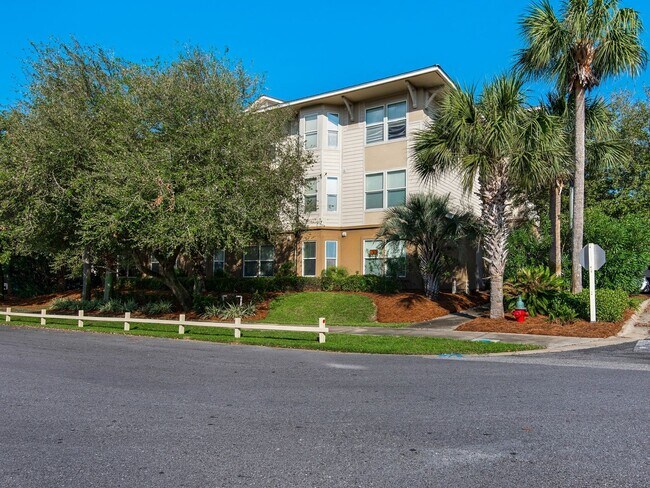Foto del edificio - Newly renovated 2 Bed/2 Bath condo in heart of Destin