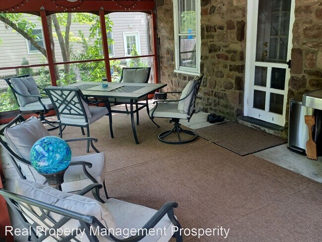 Foto del edificio - 3 br, 1 bath House - 176 N Main St