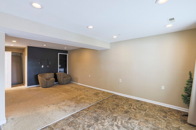 Building Photo - 443 Deer Hill Cir