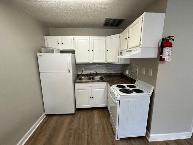 Foto del edificio - 335 W State St