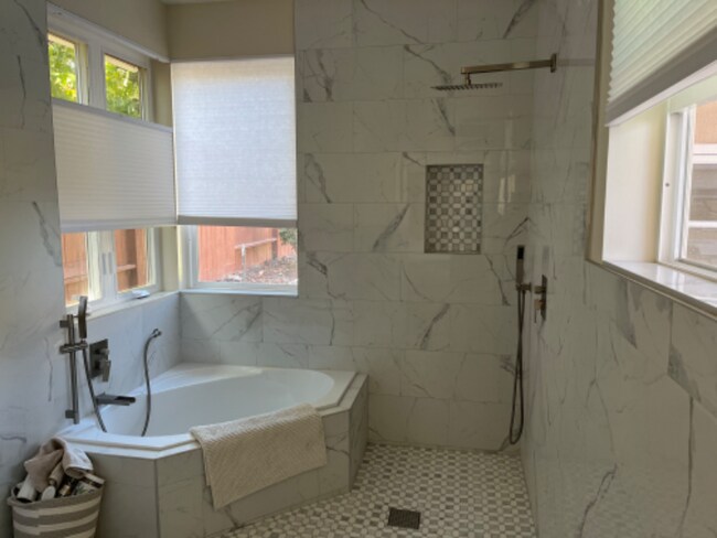 Building Photo - 6086 Palomar Cir