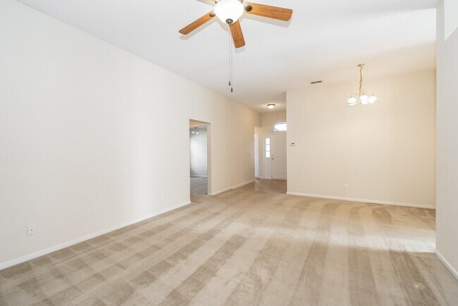 Foto del edificio - 2452 Willowbend Dr