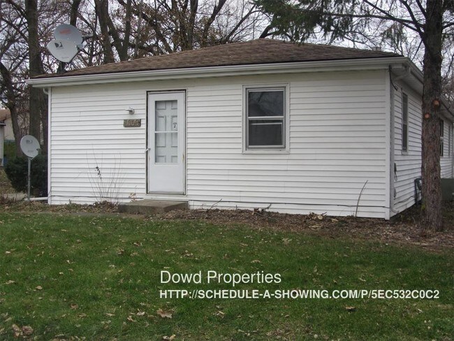 Building Photo - 1303 N Oak St