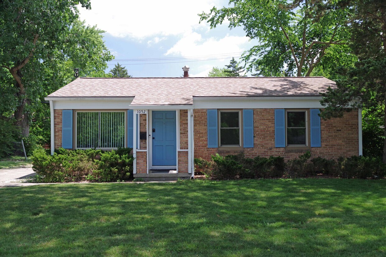 Foto principal - 1052 N Maple Rd