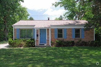 Building Photo - 1052 N Maple Rd