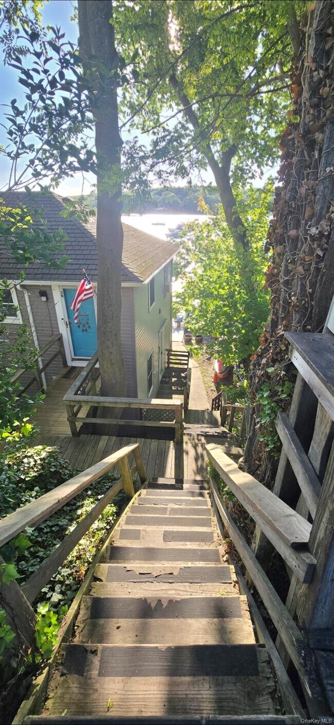 Foto del edificio - 147 Woodbine Ave