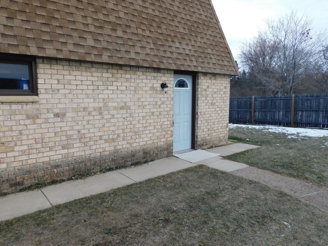 Primary Photo - 30675 Rae Ave