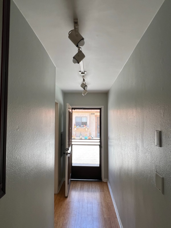 Foto del edificio - 4365 McLaughlin Ave