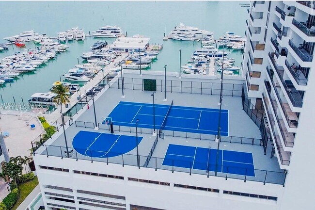 Foto del edificio - 555 NE 15th St