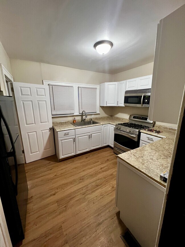 Kitchen - 2531 Calvert St