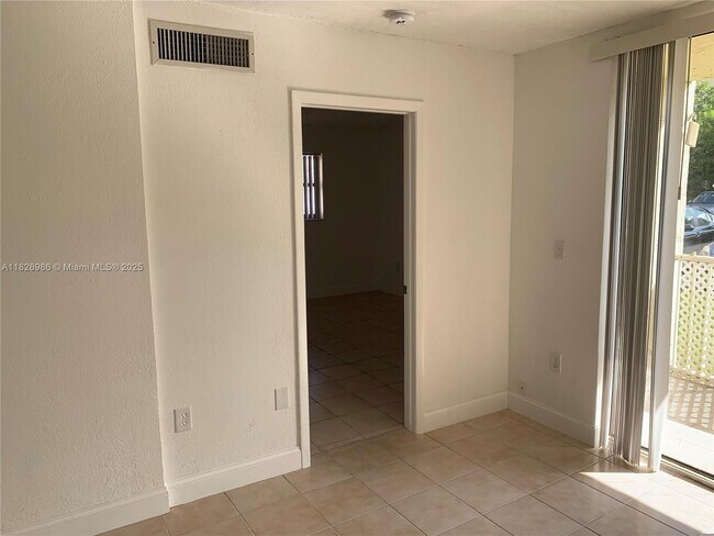 Foto del edificio - 8075 NW 7th St